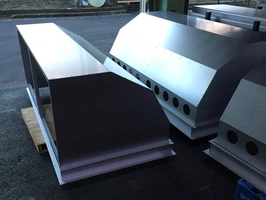 ���i����002